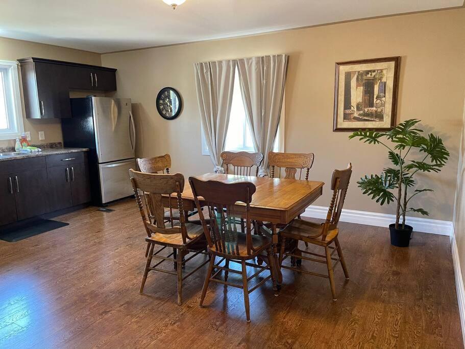 Cozy 2 Bedroom Home In Chatham - Left Side Ngoại thất bức ảnh